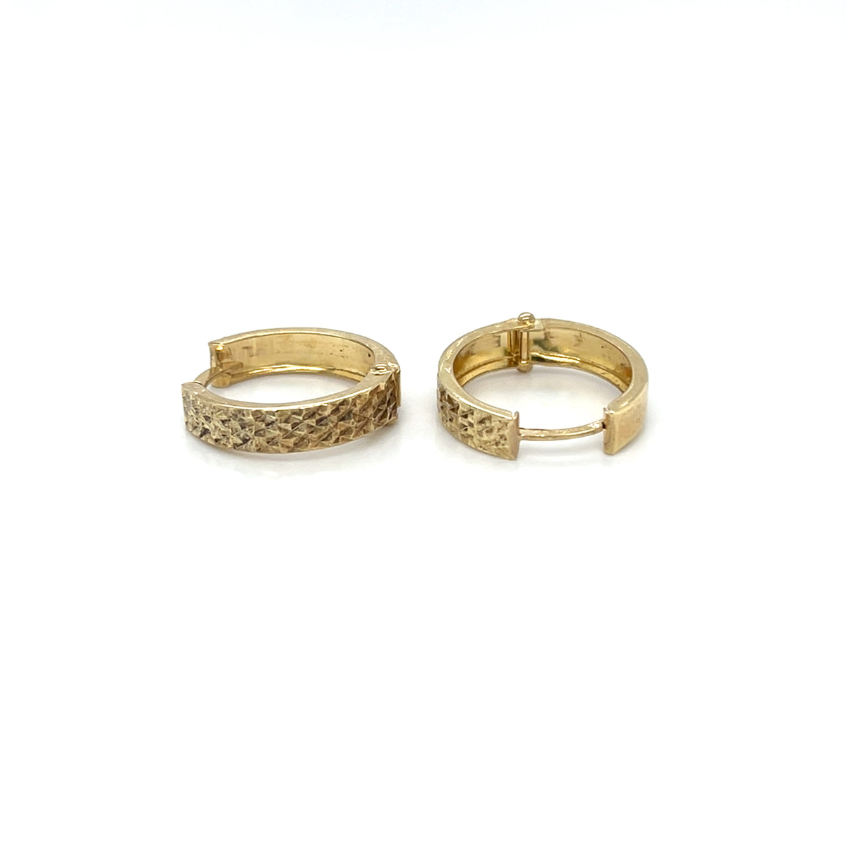 10KY Gold Dia-Cut Large Huggie