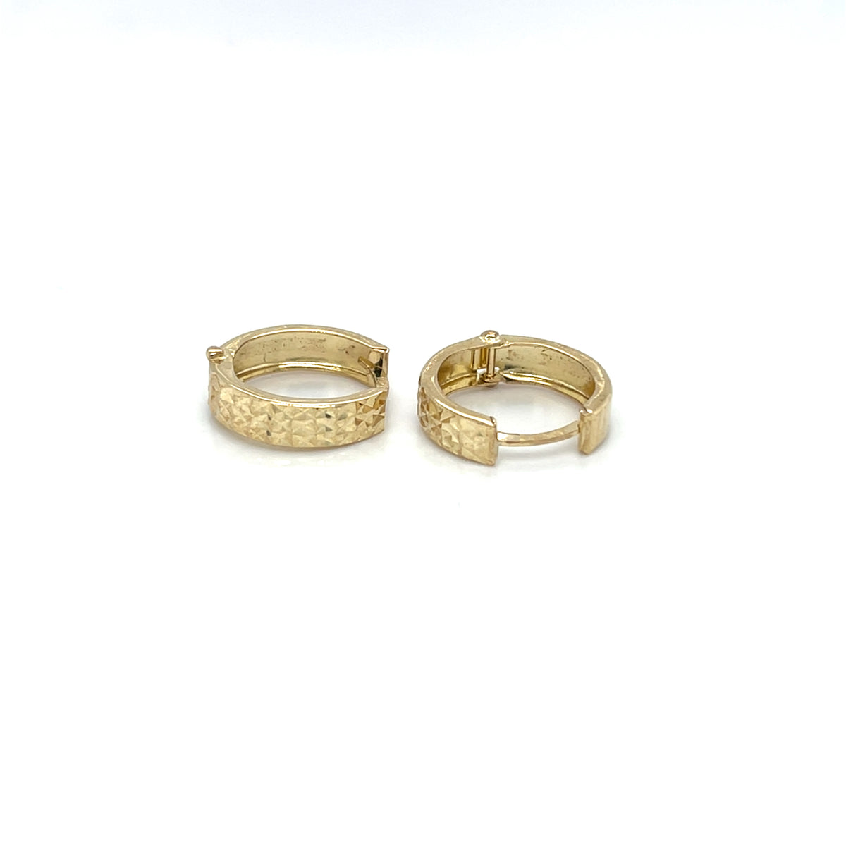 10KY Gold Dia-Cut Medium Huggi